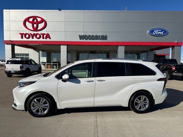 2024 Toyota Sienna Platinum