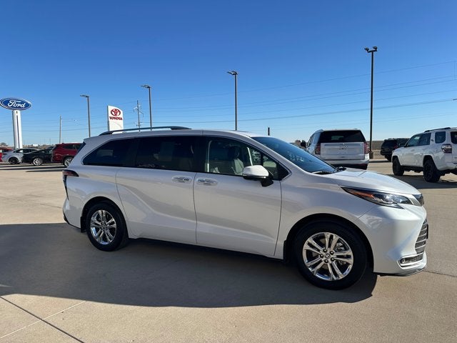 2024 Toyota Sienna Platinum