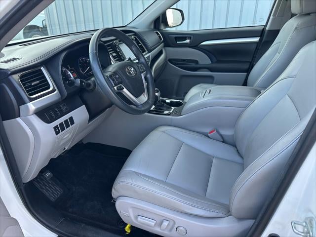 2016 Toyota HIGHLANDER XLE