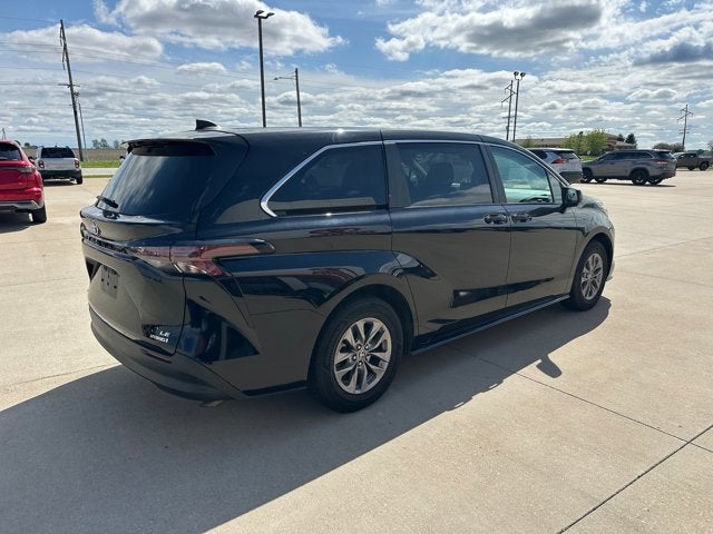 2024 Toyota SIENNA LE AWD LE