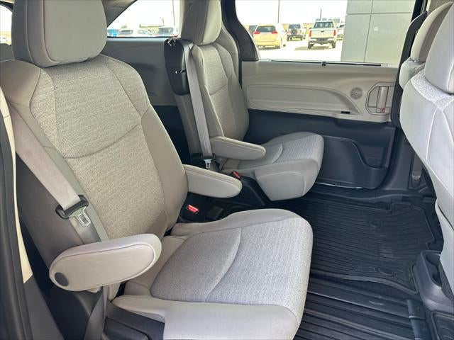 2024 Toyota SIENNA LE AWD LE