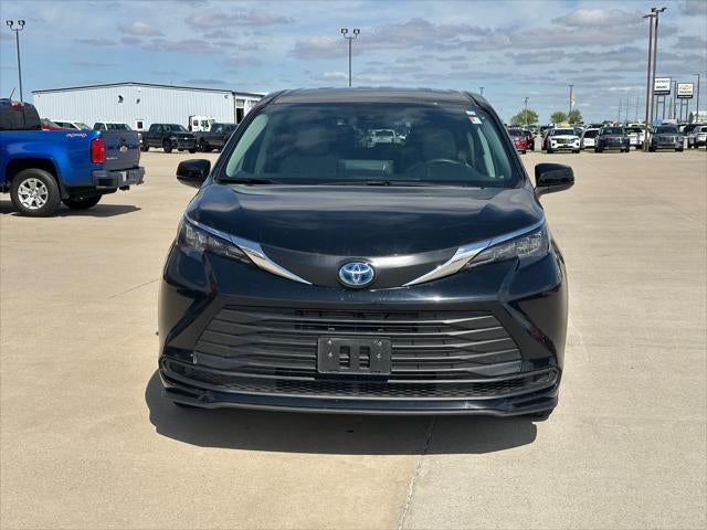 2024 Toyota SIENNA LE AWD LE
