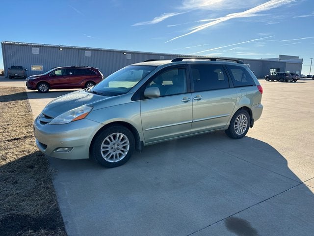 2010 Toyota SIENNA XLE