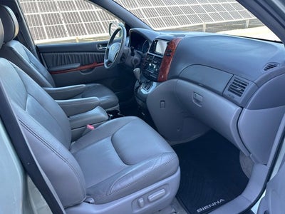 2010 Toyota SIENNA XLE