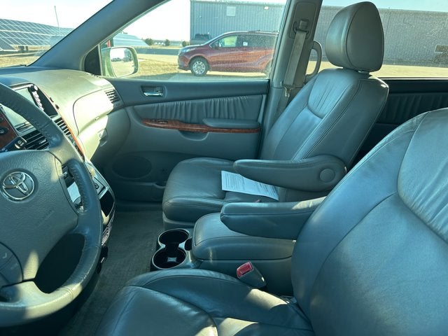 2010 Toyota SIENNA XLE