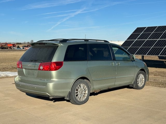 2010 Toyota SIENNA XLE