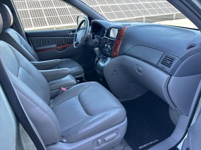 2010 Toyota SIENNA XLE