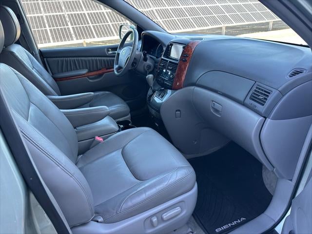 2010 Toyota SIENNA XLE