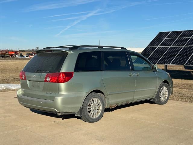 2010 Toyota SIENNA XLE