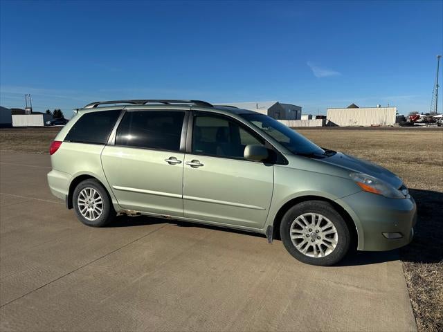 2010 Toyota SIENNA XLE