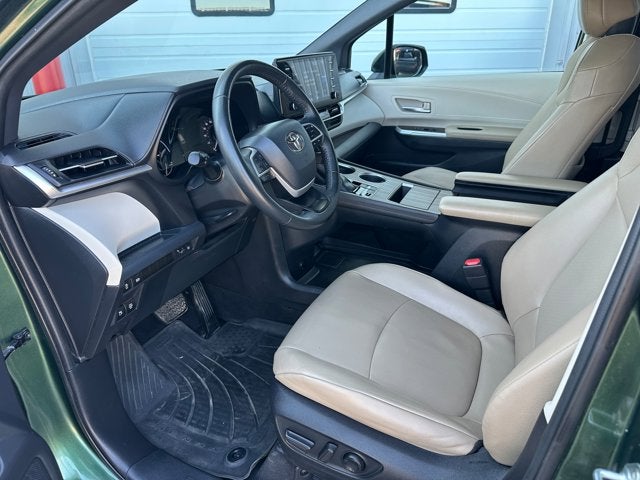 2022 Toyota SIENNA XLE XLE