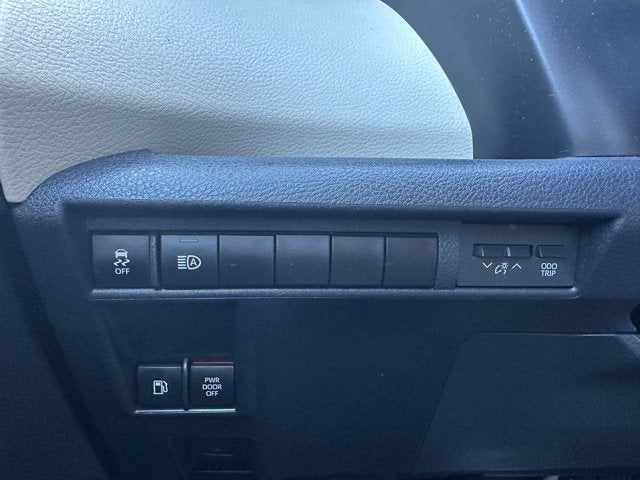 2022 Toyota SIENNA XLE XLE