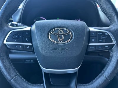 2022 Toyota SIENNA XLE XLE