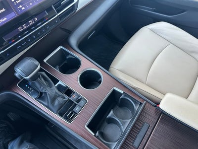 2022 Toyota SIENNA XLE XLE