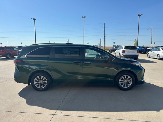 2022 Toyota SIENNA XLE XLE