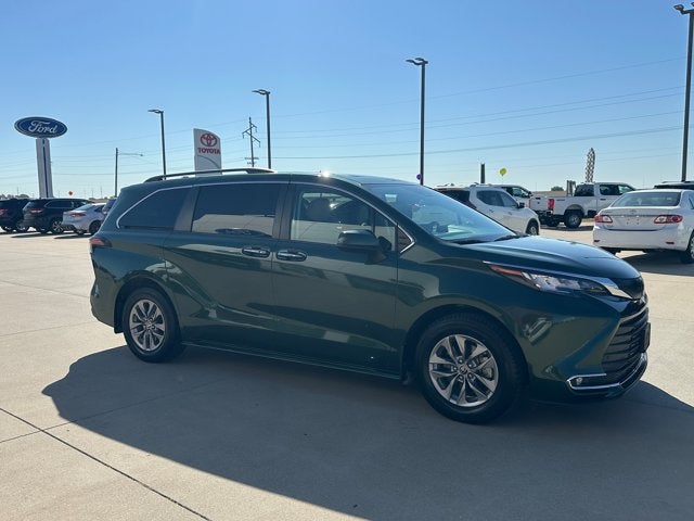 2022 Toyota SIENNA XLE XLE