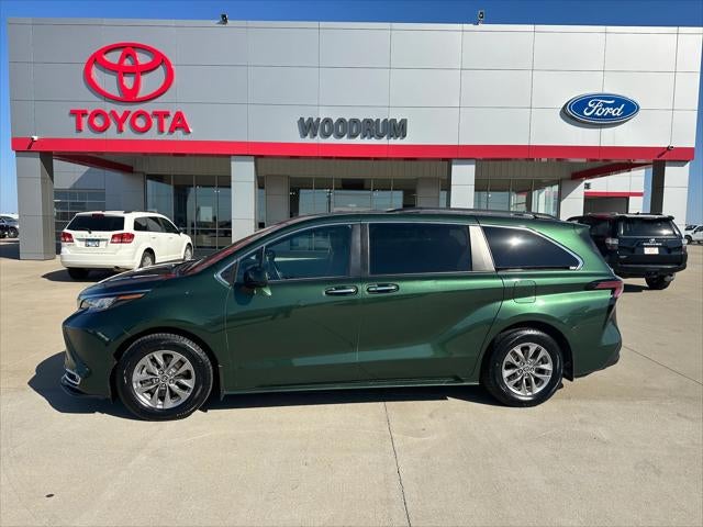 2022 Toyota SIENNA XLE XLE