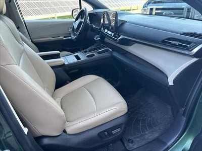 2022 Toyota SIENNA XLE XLE