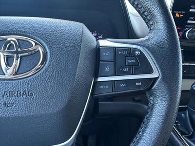 2022 Toyota SIENNA XLE XLE