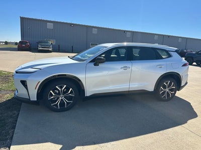 2025 Toyota CROWN SIGNIA XLE