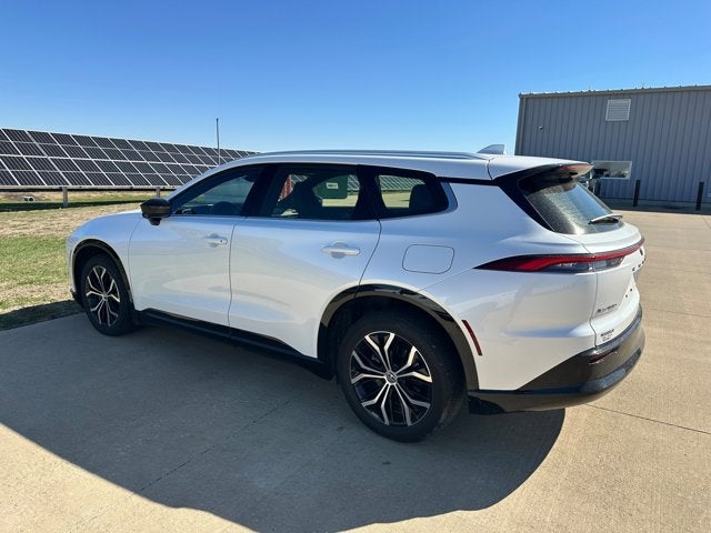 2025 Toyota CROWN SIGNIA XLE