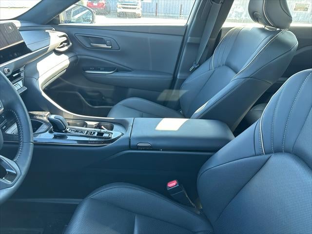 2025 Toyota CROWN SIGNIA XLE