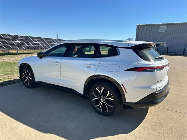 2025 Toyota CROWN SIGNIA XLE